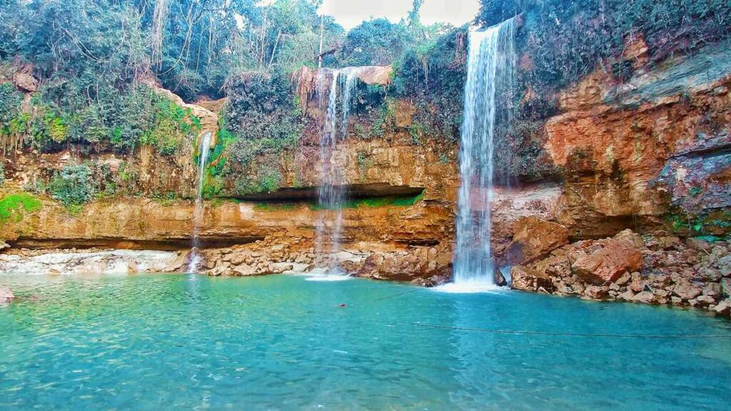 The waterfall Salto Alto de Bayaguana south of Los Haitises National Park