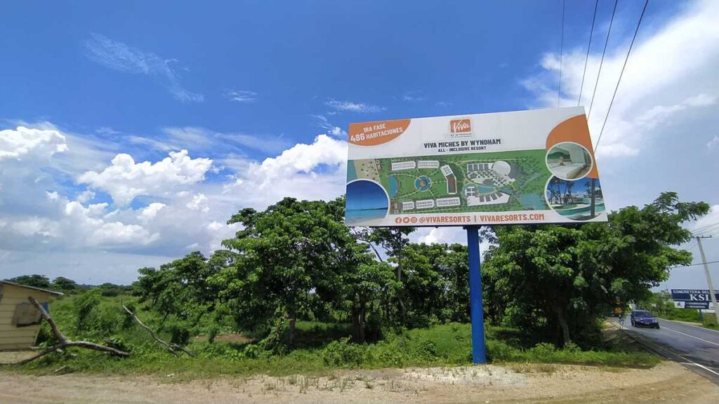 Billboard advertising Viva Michés by Wyndham, all-inclusive resort with 486 rooms.